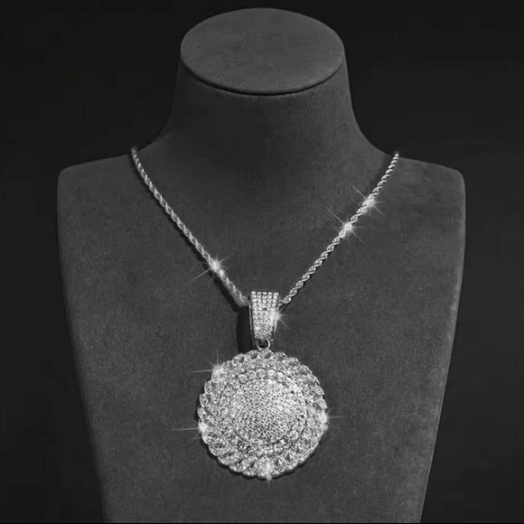 Elegant Silver Pendant Necklace - Picture 2 of 3